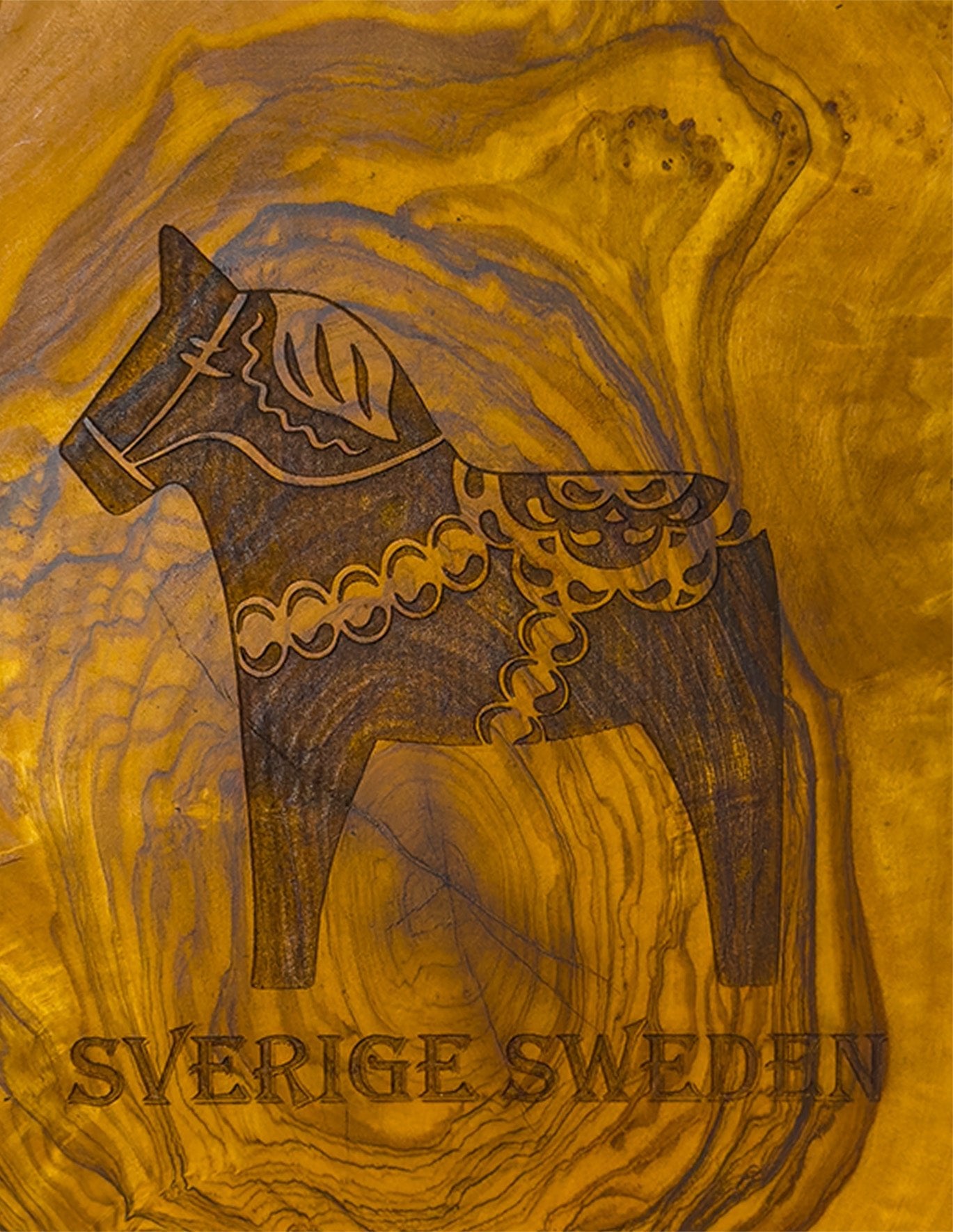 Design-Details' Dala Horse Olive Wood Cutting Board with Oval Handle – “Sverige Sweden” text. Handmade Sweden Souvenir - Style Council
